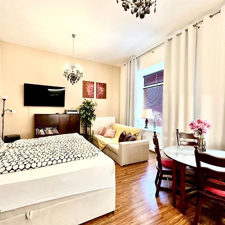 Home Away Main Square Apartment Попрад Екстер'єр фото