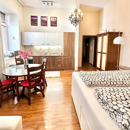 Home Away Main Square Apartment Попрад Екстер'єр фото