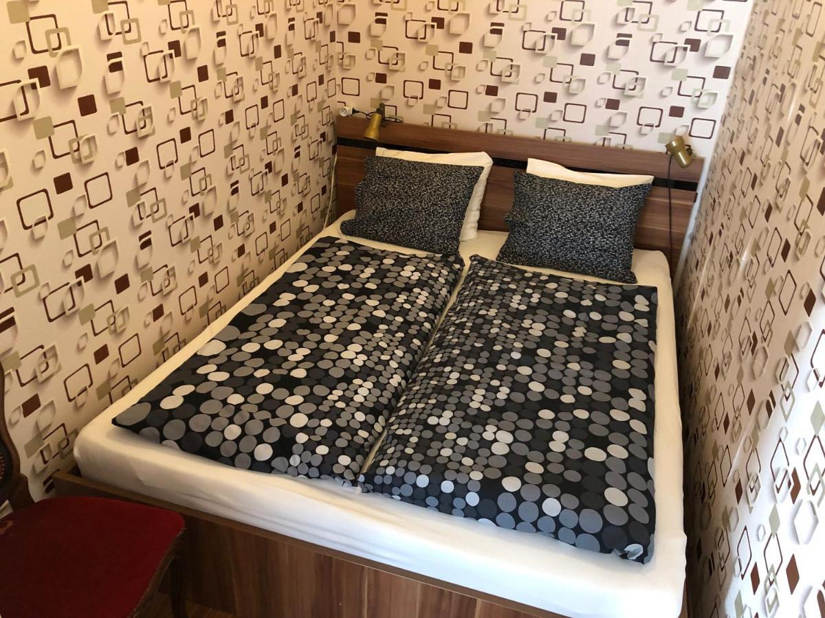 Home Away Main Square Apartment Попрад Екстер'єр фото